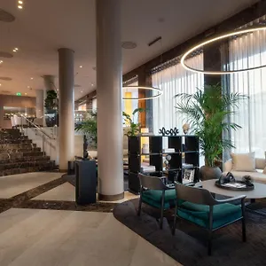 Crowne Plaza By Ihg Hotel