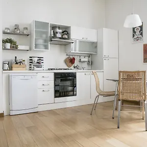 Apartment Lovely Sempione, Milan