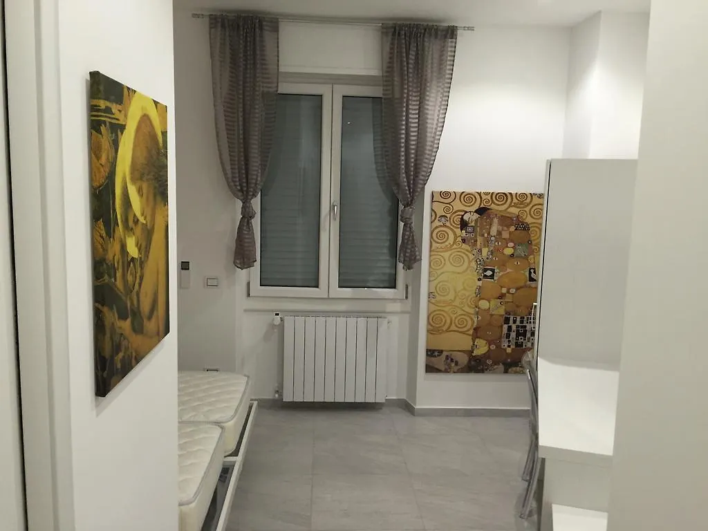 Picaflor Art & Rooms Milan 2*,  Italy